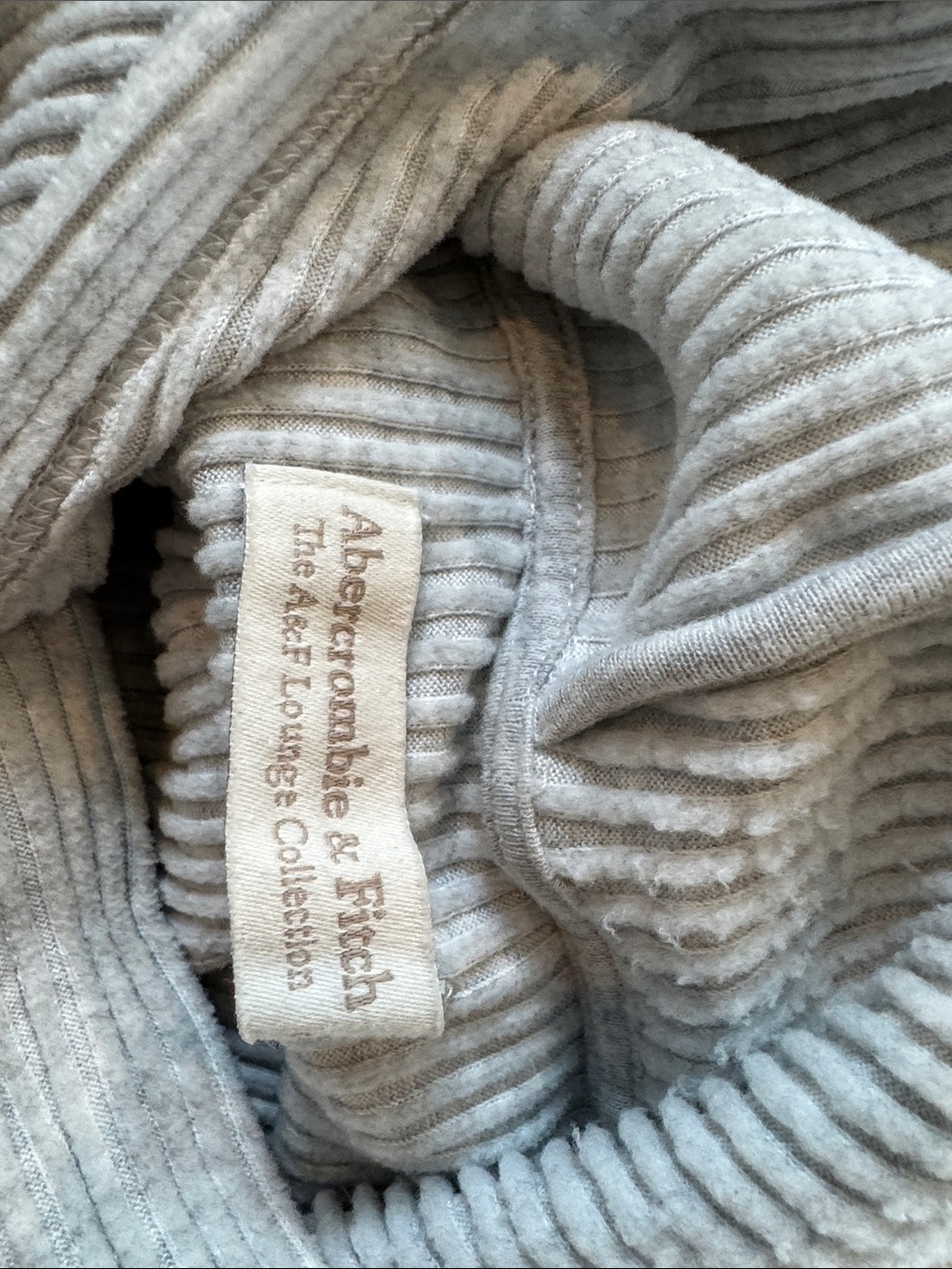 Abercrombie & Fitch Light Gray Ribbed Knit Top